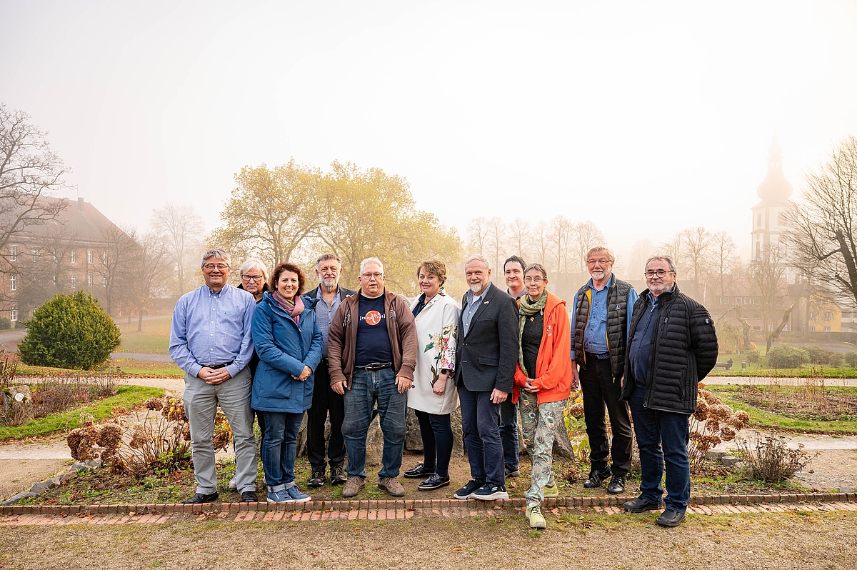 Der neu gewählte ÖDP-Bundesvorstand (von links): Andreas Volkmann, Prof. Dr. Herbert Einsiedler, Manuela Ripa, Helmut Kauer, Dirk Uehlein, Kirsten Elisabeth Jäkel, Günther Brendle-Behnisch, Lukas Leinen, Dr. Corinne Enders, Willi Reinbold und Siegmund Schönberger. Es fehlen: Beatrix Springer und Dominik Mozzicato. Foto: Marcus Lieder