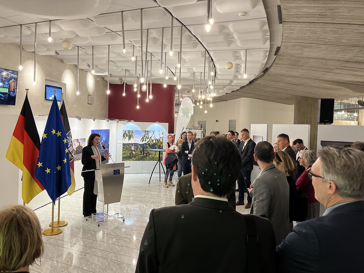 Aktuell ist Manuela Ripa die einzige EU-Parlamentarierin der ÖDP sowie des Saarlands. Im Februar 2024 eröffnete sie als Gastgeberin im Europaparlament in Straßburg die Fotoausstellung „Das Saarland stellt sich vor“. – Foto: Büro Manuela Ripa